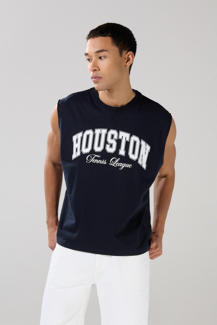 Camiseta manga sisa azul oversize con diseño college