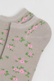 Medias unicolores tobilleras con diseño de flores.