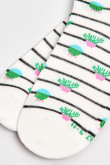 Medias unicolores tobilleras con diseño de plantas.