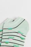 Medias unicolores tobilleras con diseño de plantas.