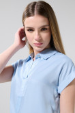 Blusa manga corta unicolor con botones ocultos en frente