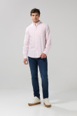 Camisa con cuello button down unicolor y manga larga