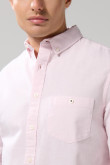 Camisa con cuello button down unicolor y manga larga