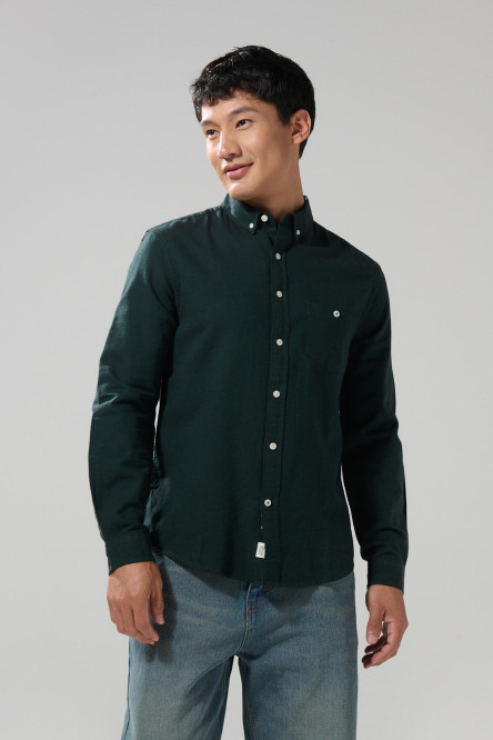 Camisa con cuello button down unicolor y manga larga
