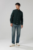 Camisa con cuello button down unicolor y manga larga
