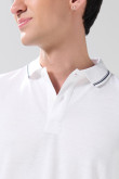 Camiseta polo manga corta unicolor con botones en frente