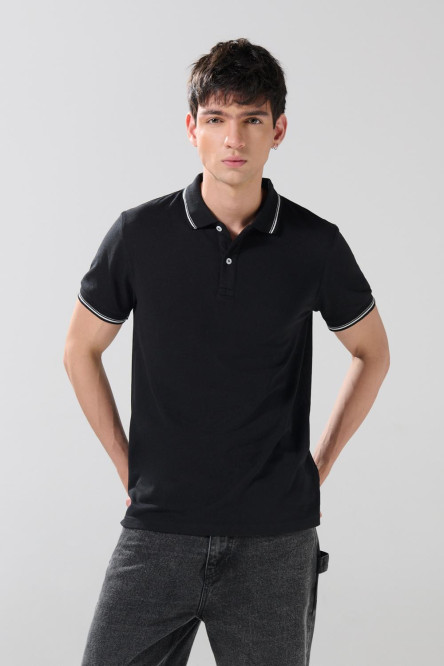 Camiseta polo manga corta unicolor con botones en frente