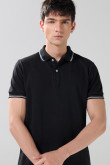 Camiseta polo manga corta unicolor con botones en frente