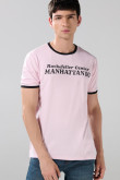 Camiseta rosada college manga corta con contrastes negros