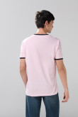 Camiseta rosada college manga corta con contrastes negros