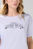 Camiseta lila clara con arte college y manga corta