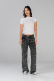 Jean straight low waist gris oscuro con perlas decorativas