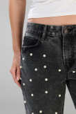Jean straight low waist gris oscuro con perlas decorativas