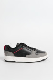 Zapatillas suela skate, en contraste de materiales.