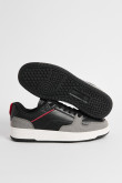 Zapatillas suela skate, en contraste de materiales.