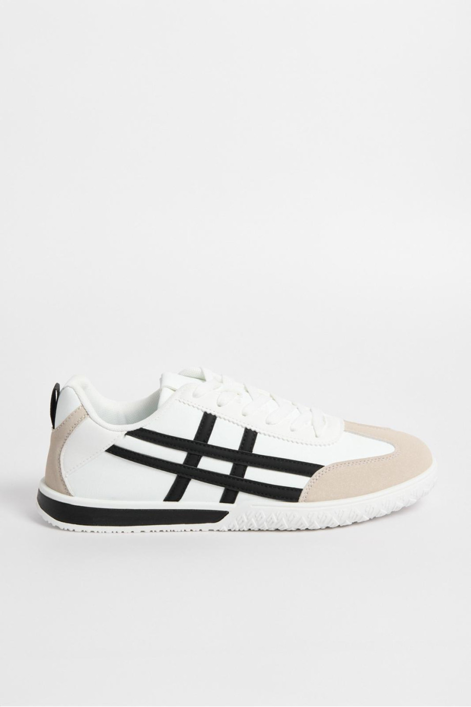 Zapatillas de estilo clásico, suela baja de perfil bajo.