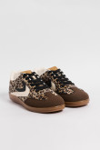 Tenis casuales unicolores con suelas planas en caucho