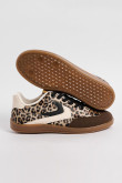 Tenis casuales unicolores con suelas planas en caucho