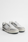 Zapatillas de estilo Skate, suela y cuerpo en combinacion de color y material.