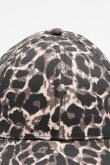 Cachucha beisbolera sin refuerzo, cierre trabilla y en animal print .