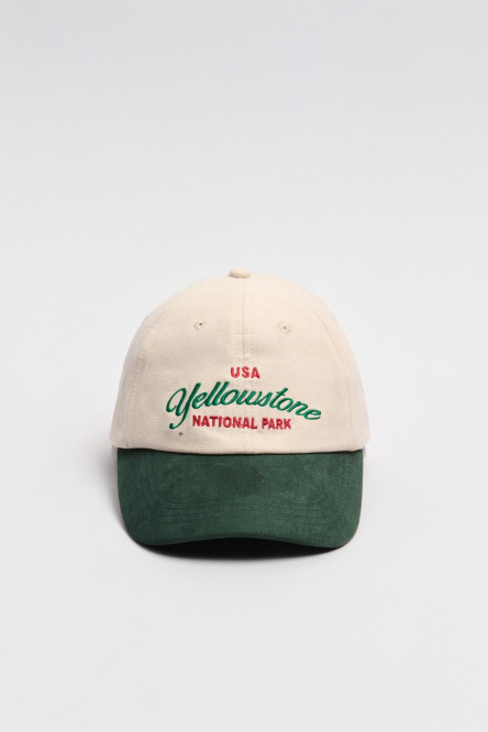 Gorra beisbolera color crema sin refuerzo, sistema de cierre plástico y con bordado de "Dos Senderos".