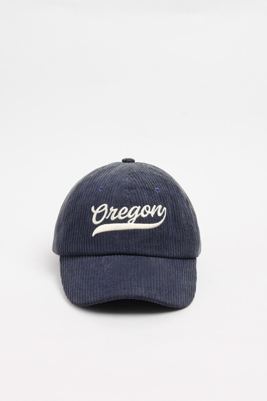 Gorra de beisbolera color kaki y azul con bordado 3D.