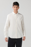 Camisa unicolor a rayas con manga larga y cuello button down