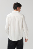 Camisa unicolor a rayas con manga larga y cuello button down