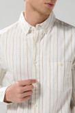 Camisa unicolor a rayas con manga larga y cuello button down