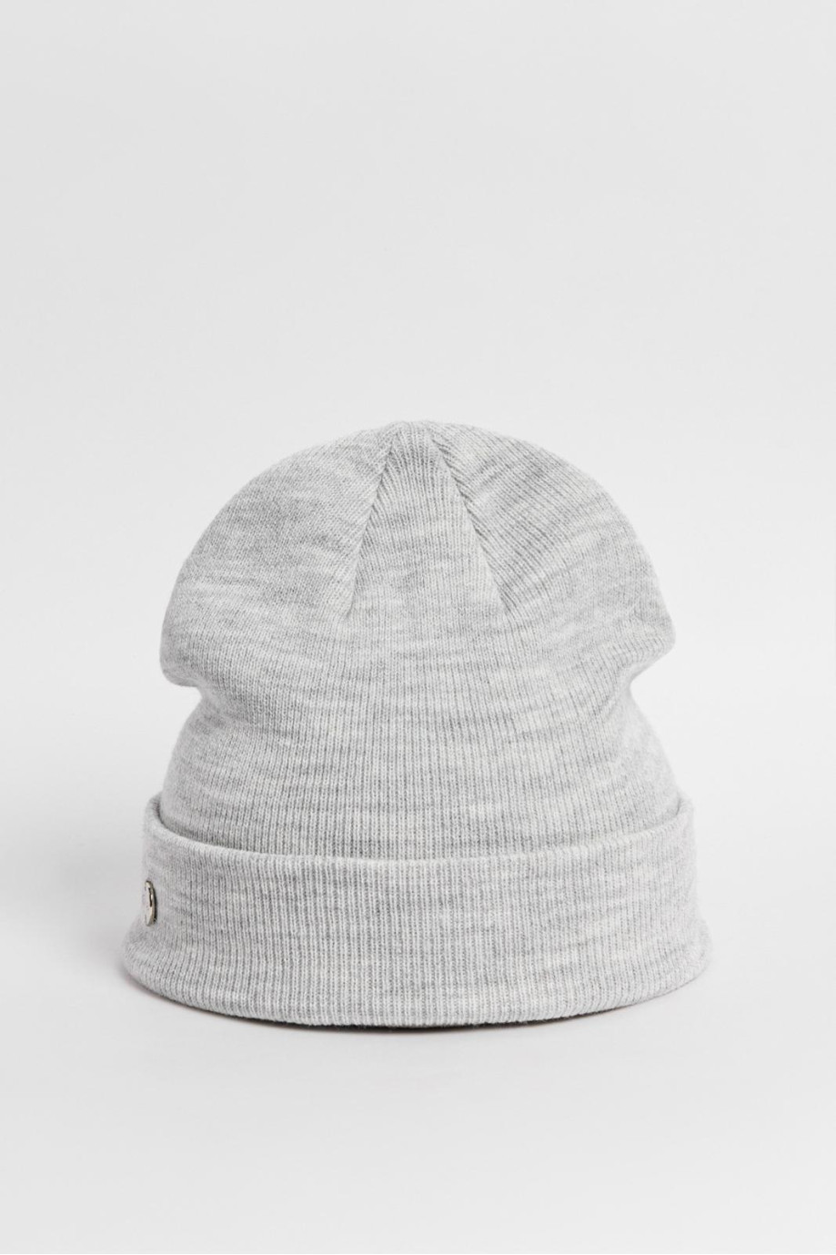 Gorro unicolor tejido con texturas de canal