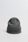 Gorro unicolor tejido con texturas de canal