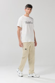 Pantalón en dril cargo unicolor con bota recta y cordón