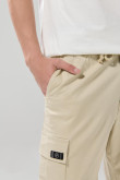 Pantalón en dril cargo unicolor con bota recta y cordón