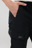 Pantalón en dril cargo unicolor con bota recta y cordón