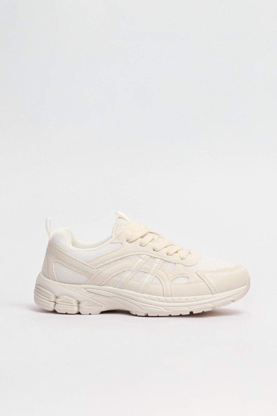 Zapatillas suela gruesa, tipo chunky.