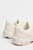 Zapatillas suela gruesa, tipo chunky.