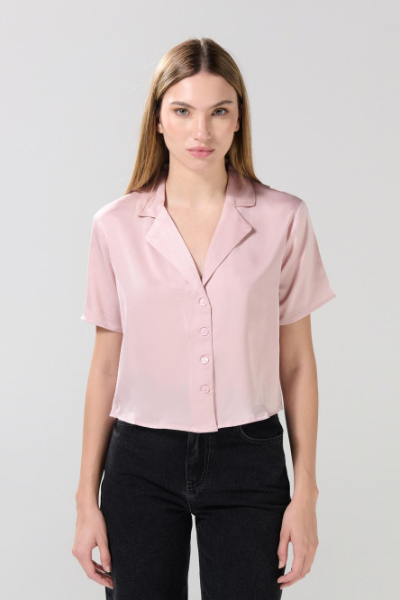Blusa unicolor con cuello resort y manga corta