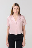 Blusa unicolor con cuello resort y manga corta