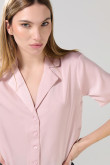 Blusa unicolor con cuello resort y manga corta