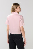Blusa unicolor con cuello resort y manga corta