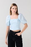 Blusa unicolor con manga corta aglobada y escote cuadrado