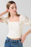 Blusa unicolor con manga corta aglobada y escote cuadrado