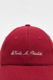 cachucha con refuerzo, unicolor, cierre trabilla, frente con refuerzo, Bordado en frente en gorra terminada.