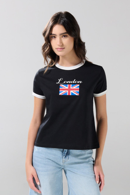 Camiseta negra college con manga corta y contrastes blancos