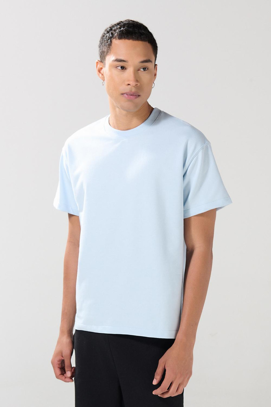 Camiseta en tela pesada unicolor oversize manga corta