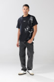 Camiseta oversize negra manga corta con diseño artístico