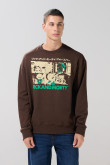 Buzo café oscuro oversize cuello redondo de Rick and Morty