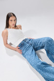 Jean palazzo azul medio con bota ancha y diseños localizados