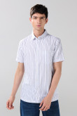 Camisa unicolor a rayas con manga corta y bolsillo