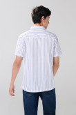 Camisa unicolor a rayas con manga corta y bolsillo